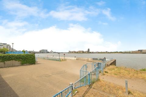 2 bedroom flat for sale, Merbury Close, London, SE28