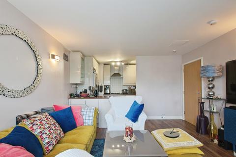 2 bedroom flat for sale, Merbury Close, London, SE28