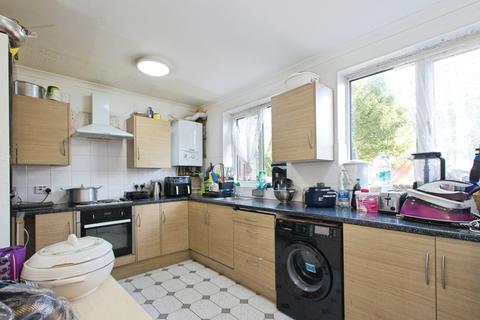 3 bedroom terraced house for sale, Finchale Road, London, SE2