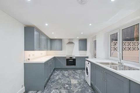 3 bedroom maisonette for sale, Brookhill Road, London, SE18