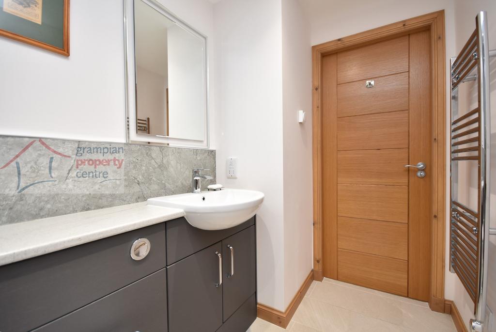 En-suite 2 .JPG