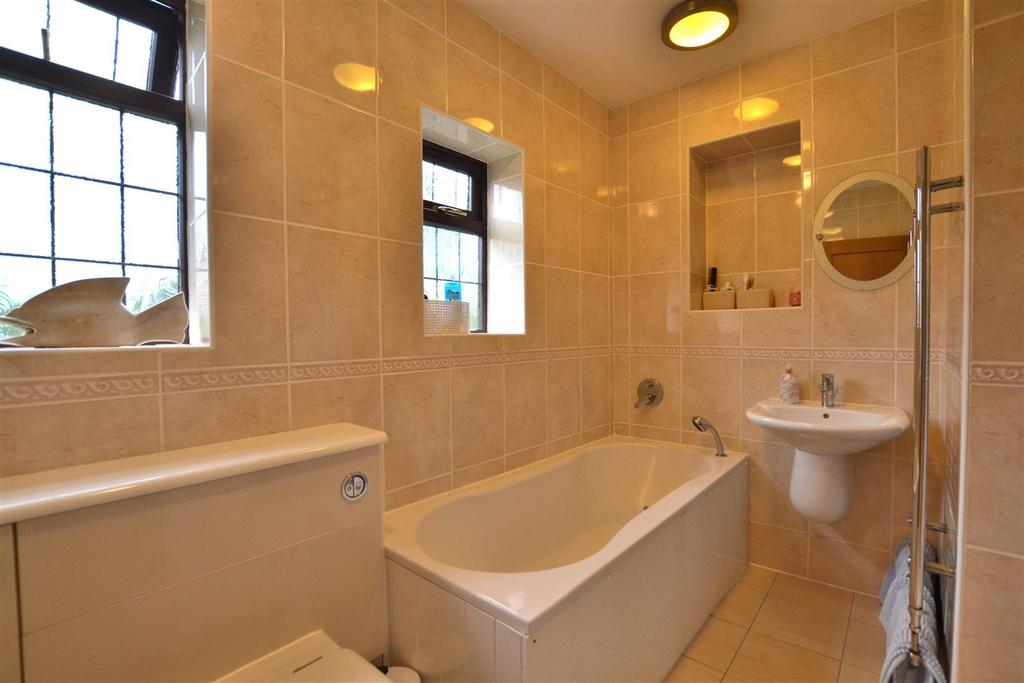 Family Bathroom.JPG