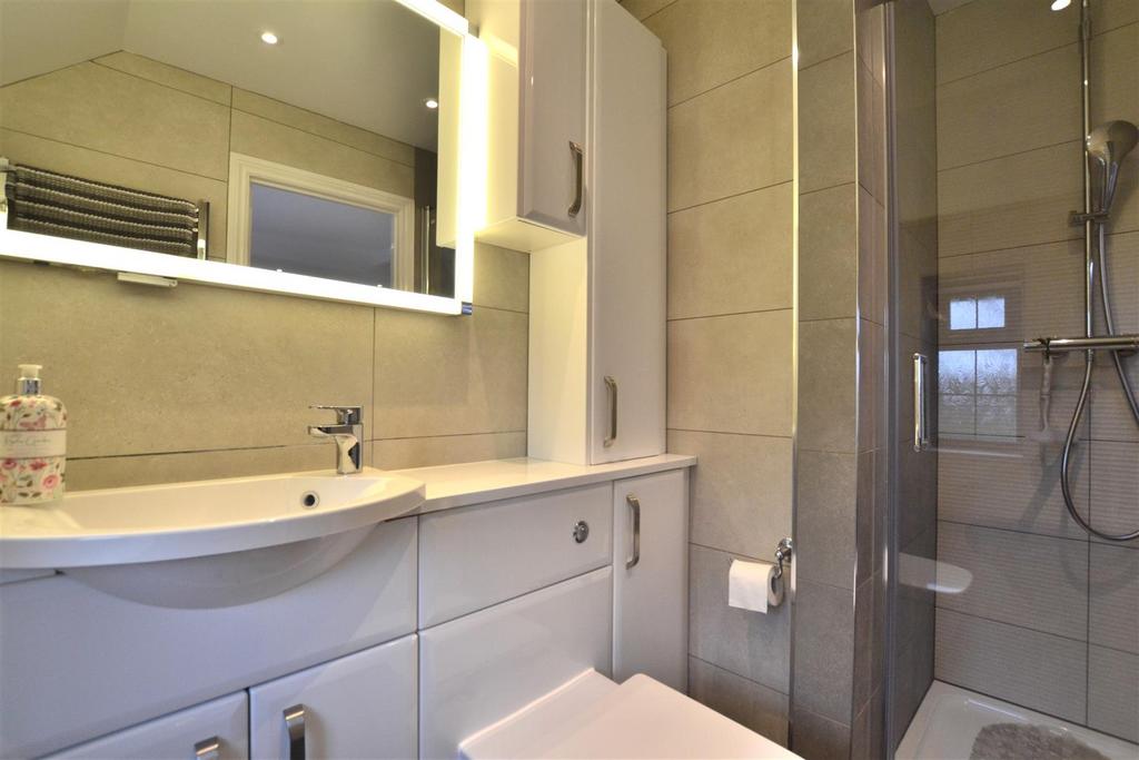 En-Suite 1.JPG