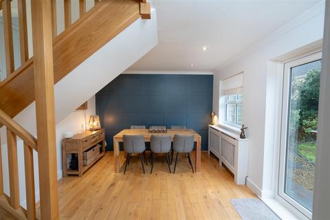 4 bedroom detached house for sale, Wetherby Road., Leeds. LS14