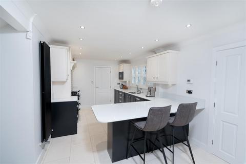 4 bedroom detached house for sale, Wetherby Road., Leeds. LS14