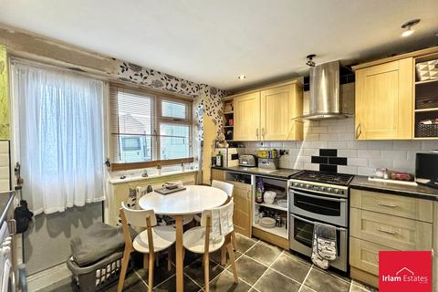 3 bedroom flat for sale, Moss Meadow Road, Carrington House, M6