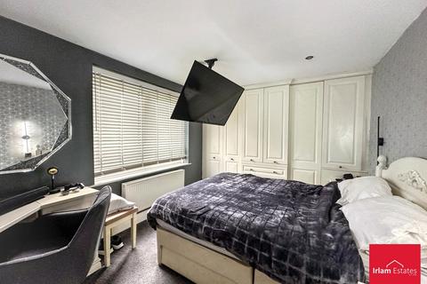 3 bedroom flat for sale, Moss Meadow Road, Carrington House, M6
