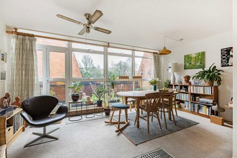 2 bedroom flat for sale, Holden Avenue, London N12