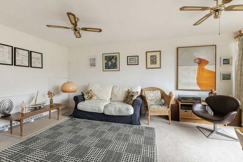 2 bedroom flat for sale, Holden Avenue, London N12