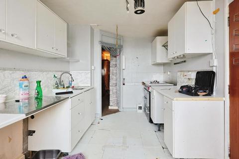 2 bedroom flat for sale, Arthur Court, Charlotte Despard Avenue, London, SW11