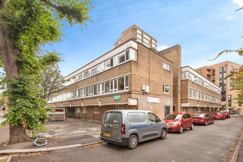 3 bedroom flat for sale, McKiernan Court, Shuttleworth Road, Battersea, London, SW11