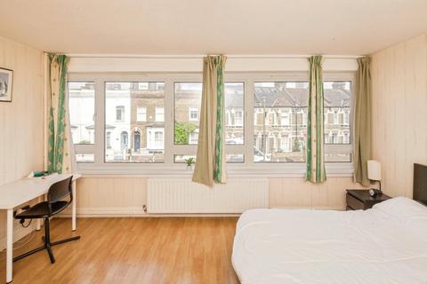 3 bedroom flat for sale, McKiernan Court, Shuttleworth Road, Battersea, London, SW11