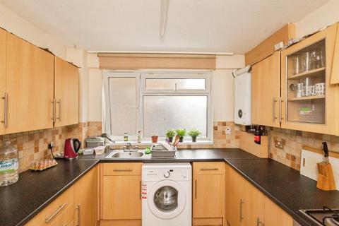 3 bedroom flat for sale, McKiernan Court, Shuttleworth Road, Battersea, London, SW11