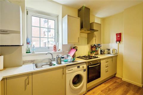 3 bedroom flat for sale, Stockwell Gardens, London, SW9