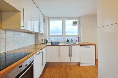 2 bedroom flat for sale, Yelverton Road, London, SW11