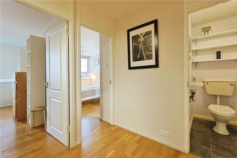 2 bedroom flat for sale, Yelverton Road, London, SW11