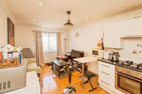 2 bedroom flat for sale, Batten Street, London, SW11