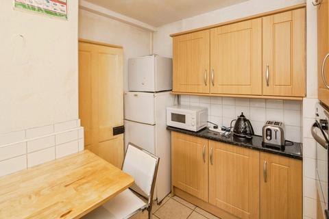 2 bedroom flat for sale, Albion Avenue, London, SW8
