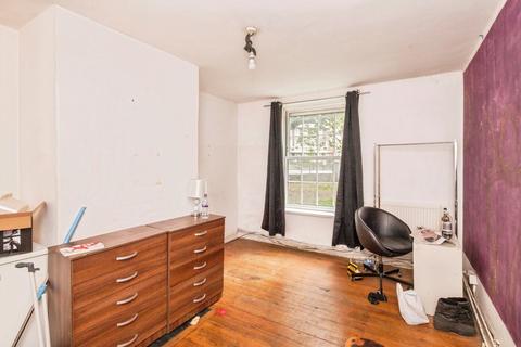 2 bedroom flat for sale, Albion Avenue, London, SW8