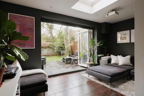 1 bedroom ground floor flat for sale, Abersham Road, E8