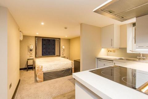 Studio to rent, Gloucester Terrace, London