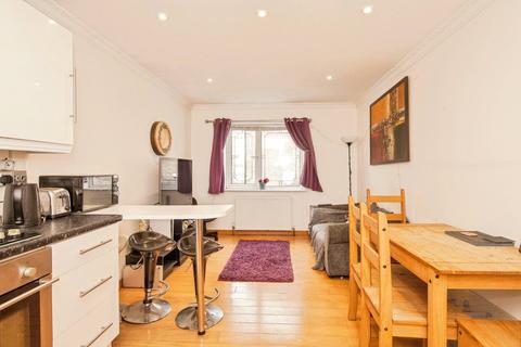 2 bedroom flat for sale, Batten Street, London, SW11