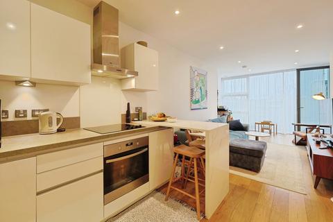 2 bedroom flat for sale, Juniper Drive, London, SW18