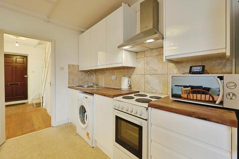 4 bedroom flat for sale, Batten Street, London, SW11