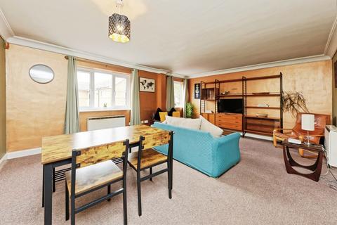 2 bedroom flat for sale, Rosiers Court, 46 St. Dunstans Street, Canterbury, CT2
