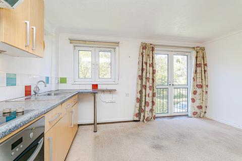 2 bedroom flat for sale, Bourne Court, 91-103 Croydon Road, Caterham, Surrey, CR3