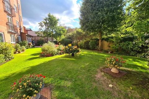 2 bedroom flat for sale, Bourne Court, 91-103 Croydon Road, Caterham, Surrey, CR3
