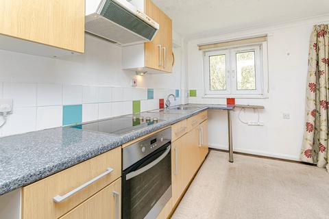 2 bedroom flat for sale, Bourne Court, 91-103 Croydon Road, Caterham, Surrey, CR3