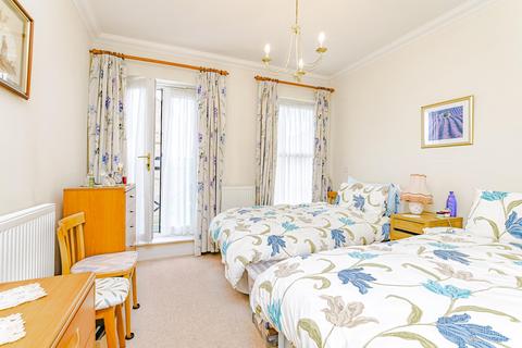 2 bedroom flat for sale, Boundary Point, Coldstream Road, Caterham, CR3