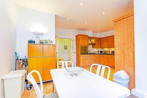 2 bedroom flat for sale, Boundary Point, Coldstream Road, Caterham, CR3