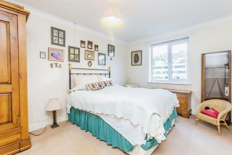 2 bedroom flat for sale, Pegasus Court, Stafford Road, Caterham, Surrey, CR3