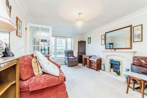 2 bedroom flat for sale, Pegasus Court, Stafford Road, Caterham, Surrey, CR3