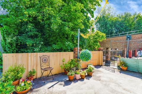 Croydon Road, Caterham, Surrey, CR3