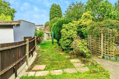 2 bedroom maisonette for sale, Coulsdon Road, Caterham, Surrey, CR3