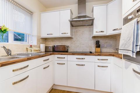 2 bedroom flat for sale, Caterham Lodge, Stafford Road, Caterham, Surrey, CR3