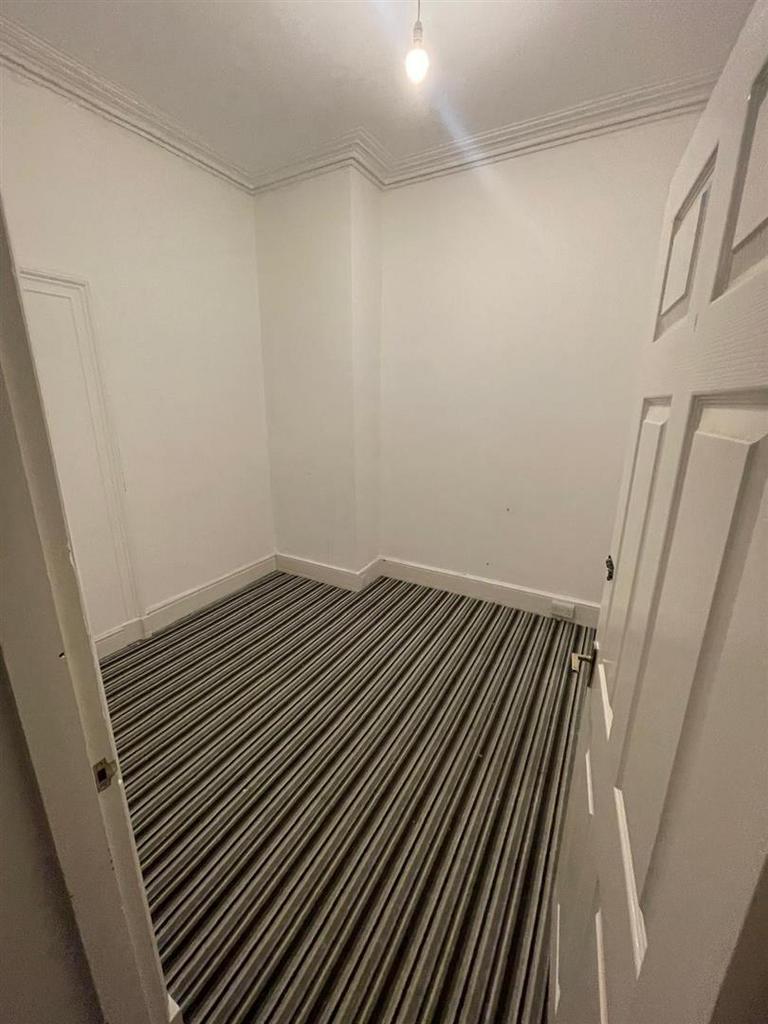 Bed 2.jpg