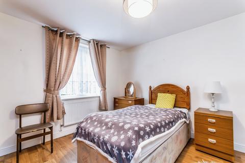 2 bedroom flat for sale, Dene Court, 40 Stafford Road, Caterham, Surrey, CR3