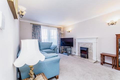 2 bedroom flat for sale, Beechwood Gardens, Caterham, Surrey, CR3