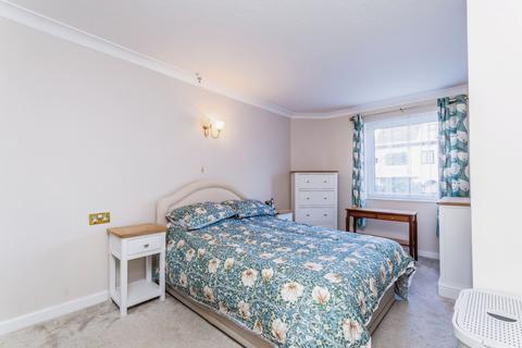 2 bedroom flat for sale, Beechwood Gardens, Caterham, Surrey, CR3