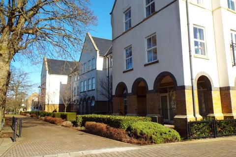 2 bedroom flat for sale, Boundary Point, Coldstream Road, Caterham, Surrey, CR3