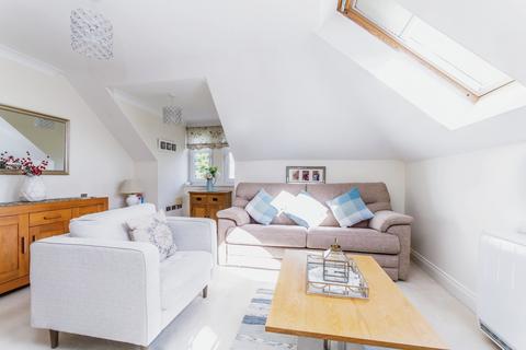 1 bedroom flat for sale, Limpsfield Road, Warlingham, Surrey, CR6