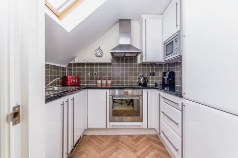 1 bedroom flat for sale, Limpsfield Road, Warlingham, Surrey, CR6