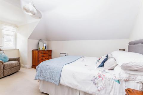 1 bedroom flat for sale, Limpsfield Road, Warlingham, Surrey, CR6