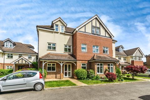 1 bedroom flat for sale, Limpsfield Road, Warlingham, Surrey, CR6