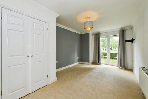 2 bedroom flat for sale, Coldstream Road, Caterham, Surrey, CR3