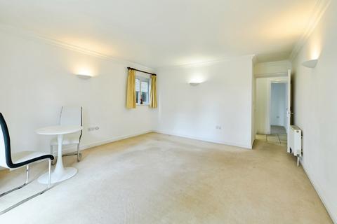 2 bedroom flat for sale, Coldstream Road, Caterham, Surrey, CR3